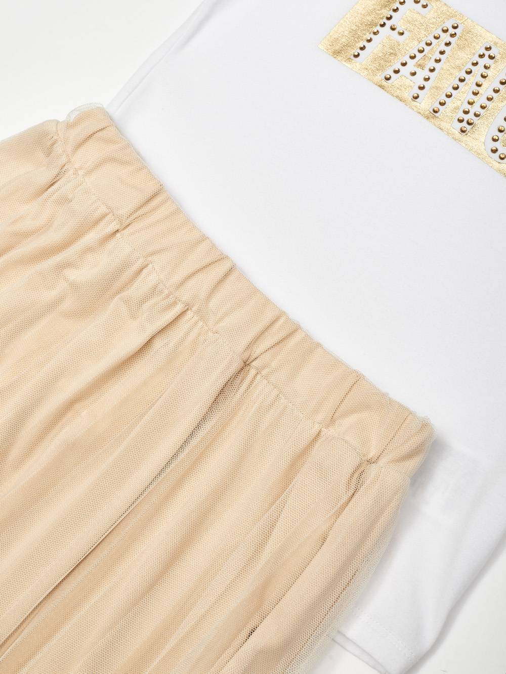 Комплект из нарядной футболки с золотым принтом и юбки из фатина